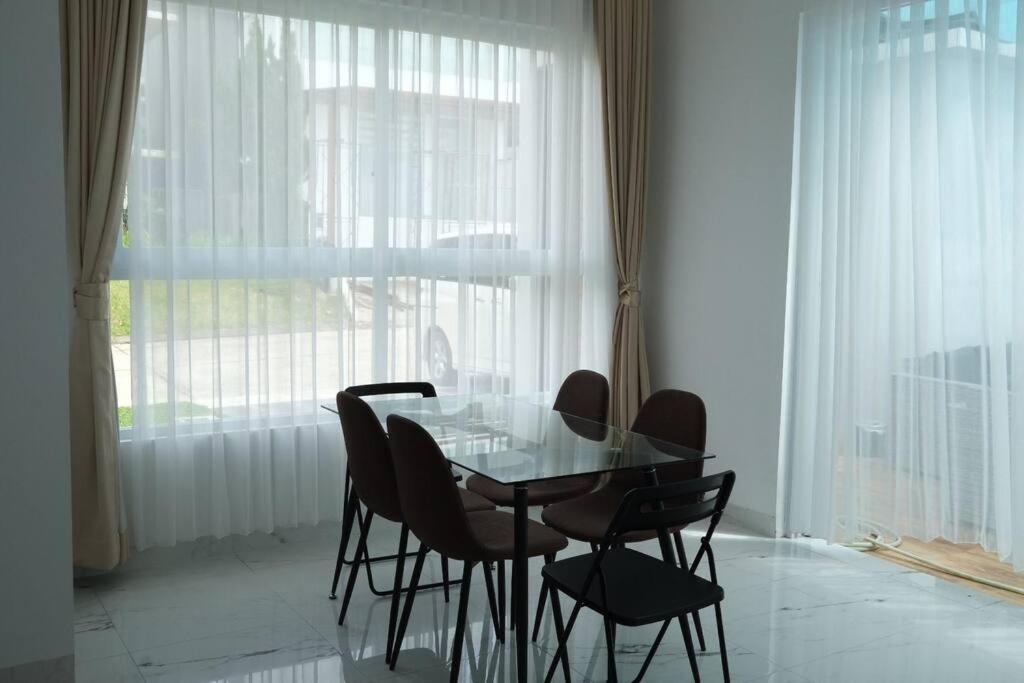 Villa 55 With Pool, Karaoke And Rooftop Bogor Exterior foto